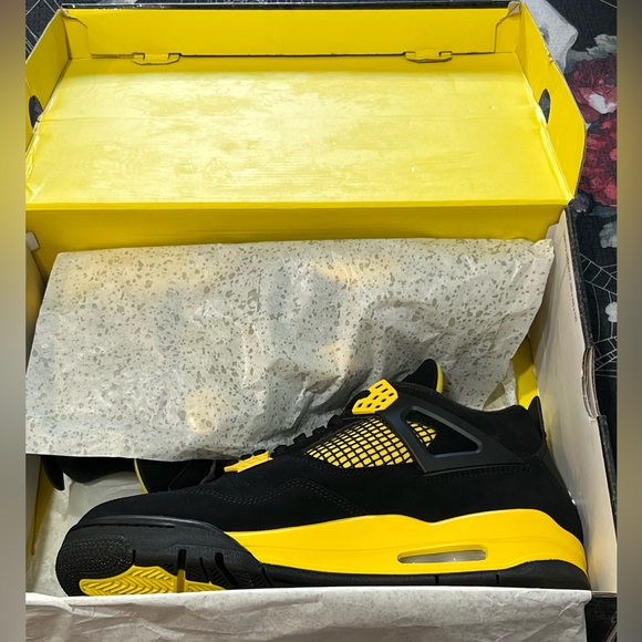 DS 2023 NIKE AIR JORDAN 4 IV THUNDER BLACK/TOUR YELLOW MENS SZ 10 DH6927-017 NIB - Picture 5 of 6